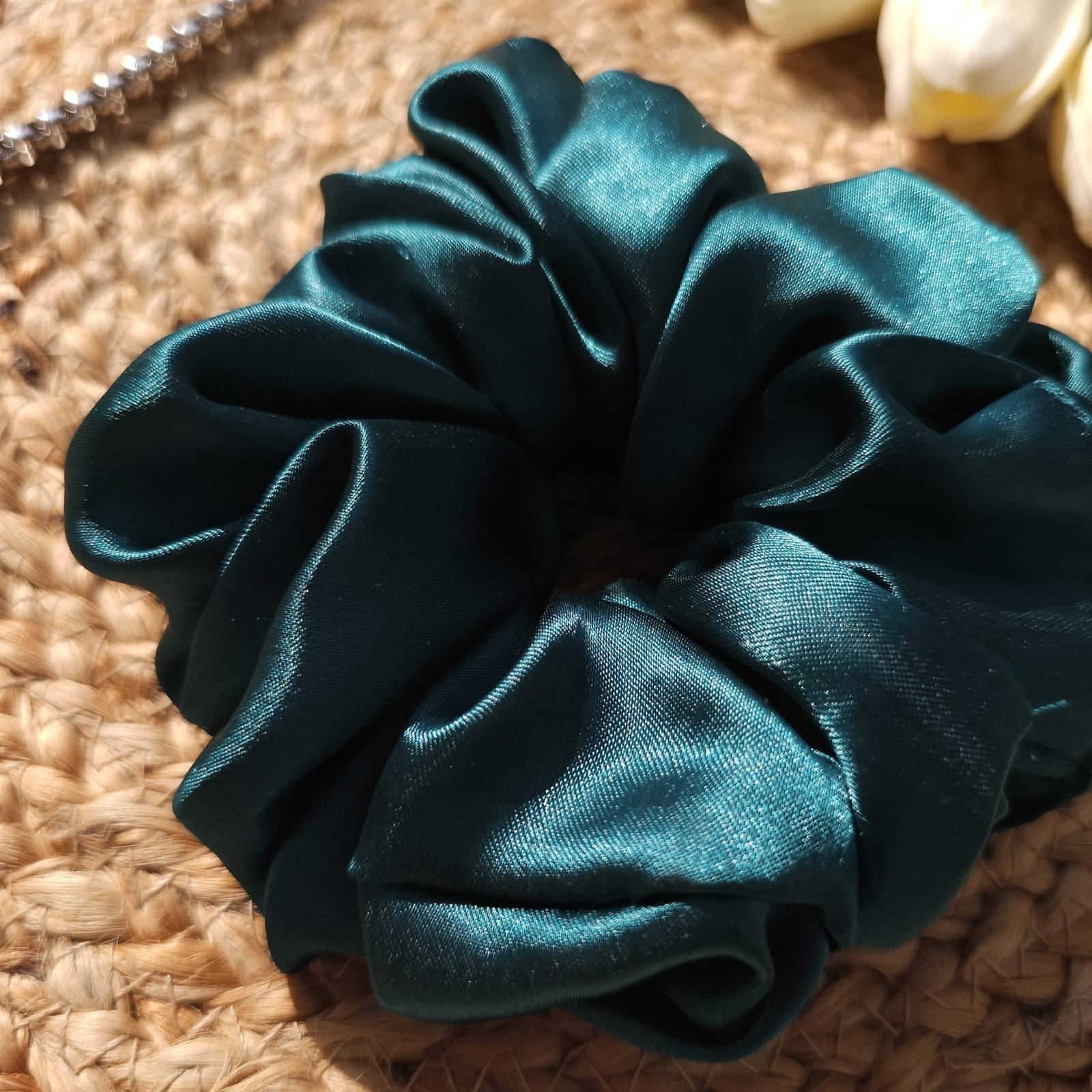 sea-green-hair-scrunchies Best trendy scrunchies for girls in india