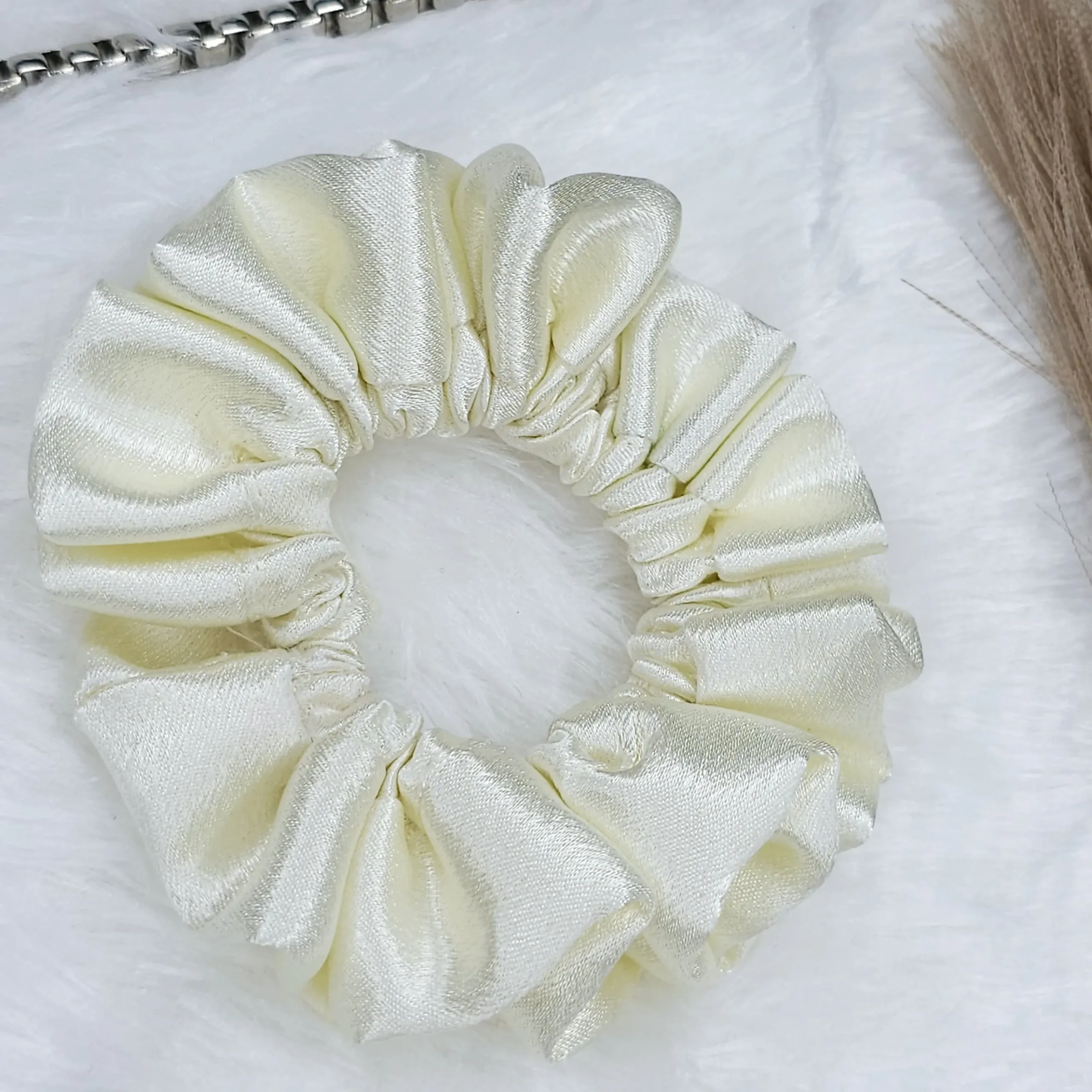 cream-satin-hair-bands Trendy hair fashion accessories in Kanpur