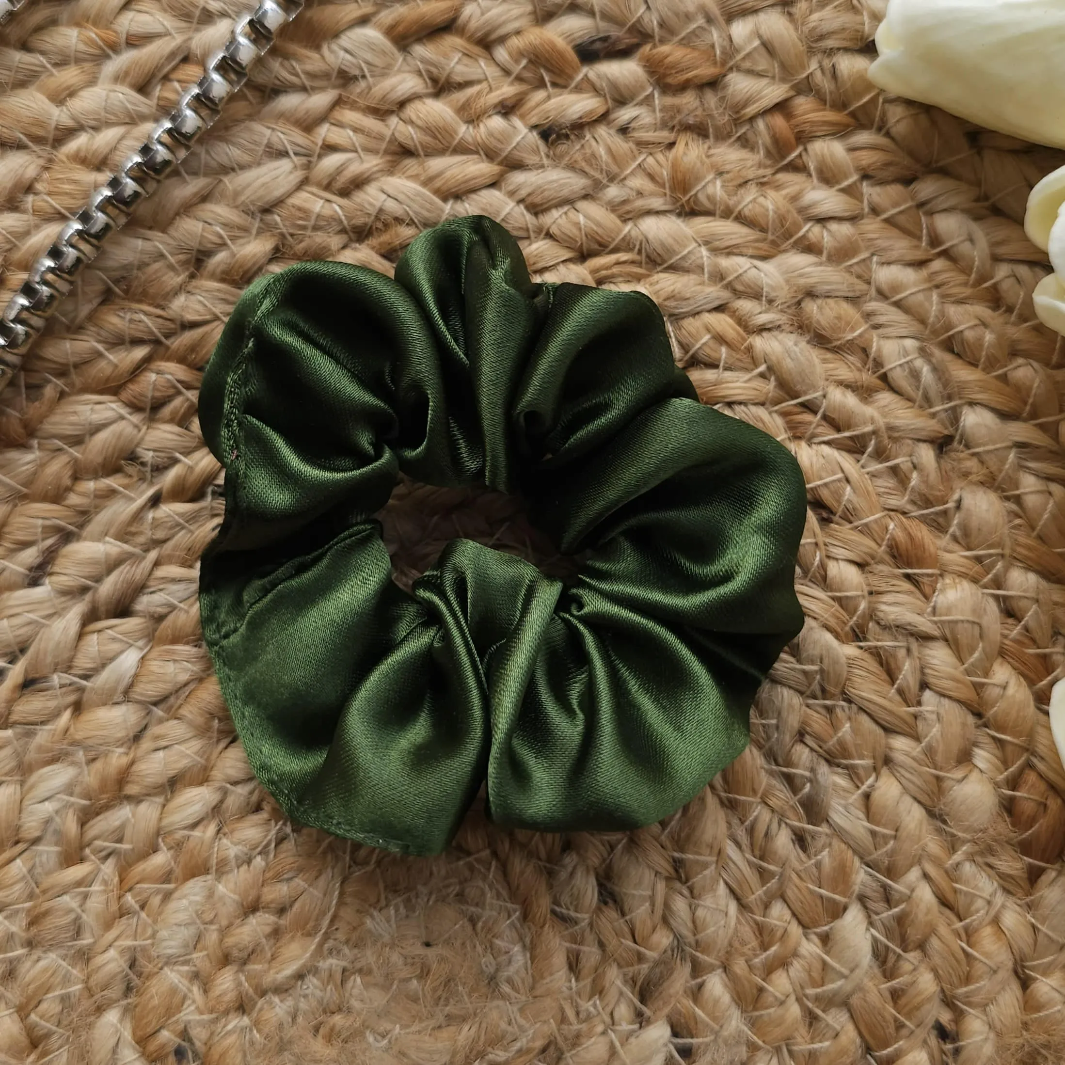 green-scrunchies Shop premium hair accessories in Kanpur Lucknow Noida & Delhi.