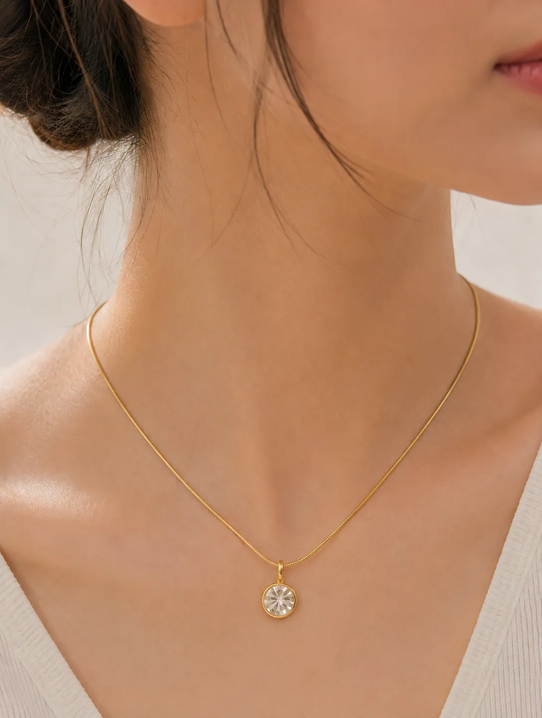 Silver Stone Pendant Necklace Silver Stone Pendant Necklace with Round Crystal Pendant